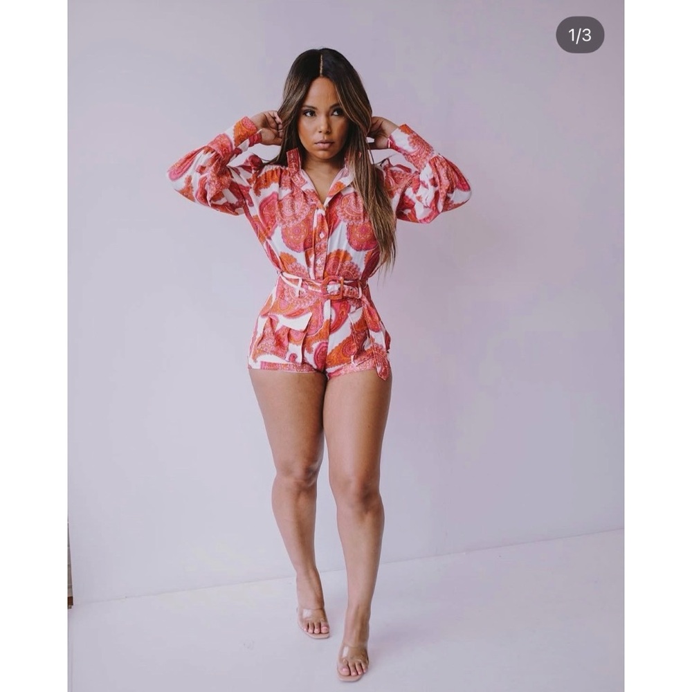Nichole Lynel paisley print short set 

Size small